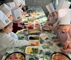 Przejdź do - WARSZTATY ROBIENIA PIZZY